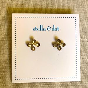 Stella & Dot Gold Flower Stud Earrings
